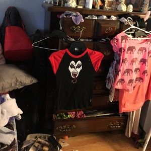 Kiss tee