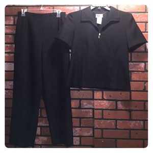 Short sleeve pant suit