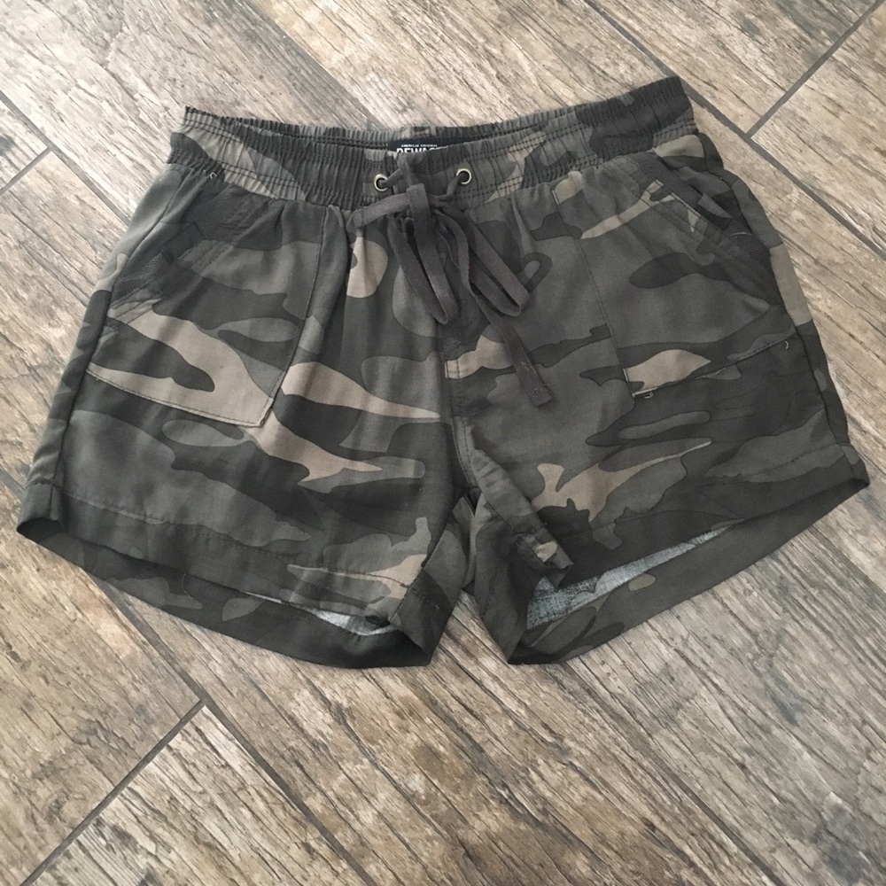 Camo light weight shorts size xs