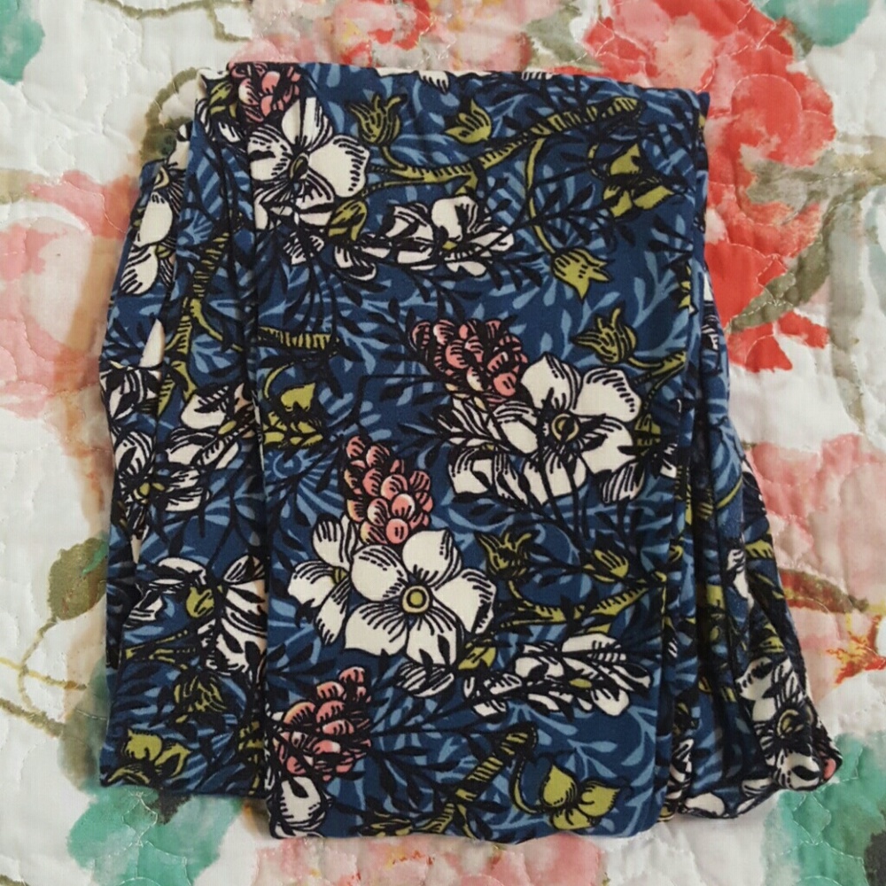 SOLD Lularoe OS Blue Floral Leggings