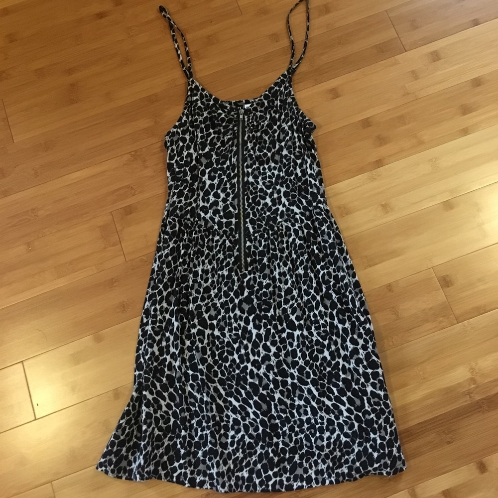 Super cute Cheetah dress with zipper