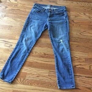 Distressed skinny jeans