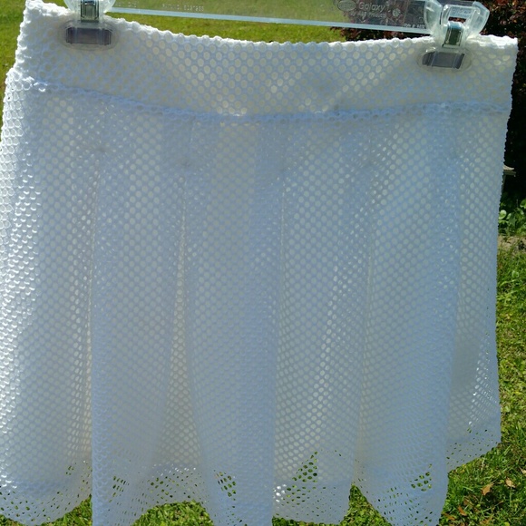 Banana Republic eyelet pleated mini skirt - Picture 2 of 5