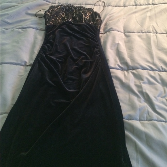 Cream and black evening gown - Picture 1 of 4