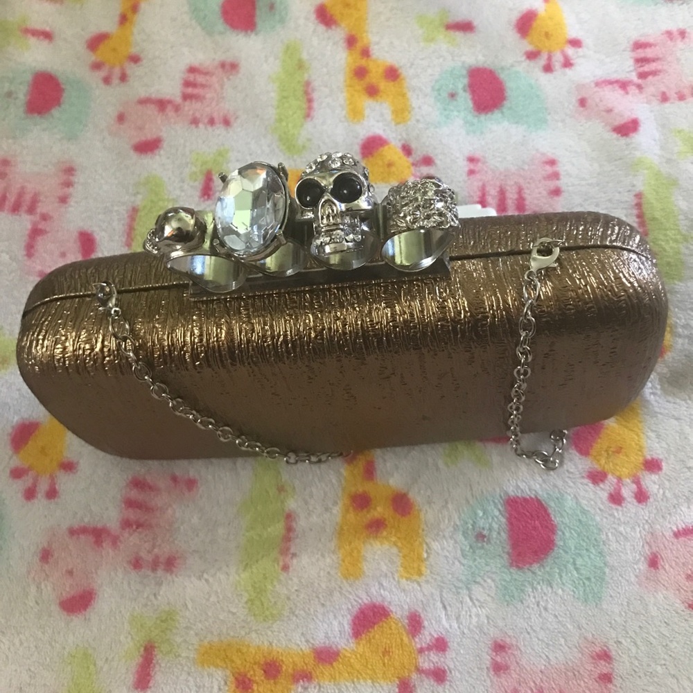 Skull Clutch
