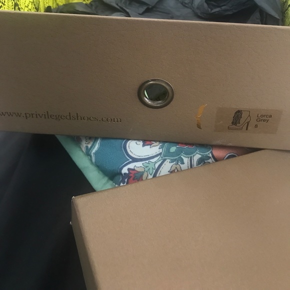 Never worn, making room for new things new in box - Picture 4 of 4