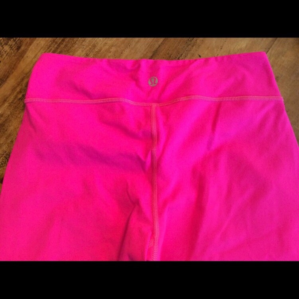 Bright pink Lululemon leggings.. Great condition