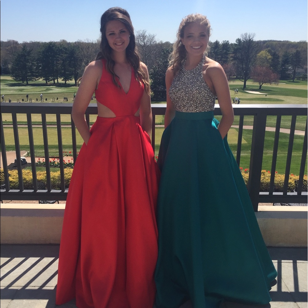 Meet your Posher, Emily