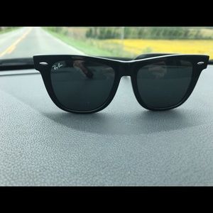 Ray-Ban Wayfarer Sunglasses