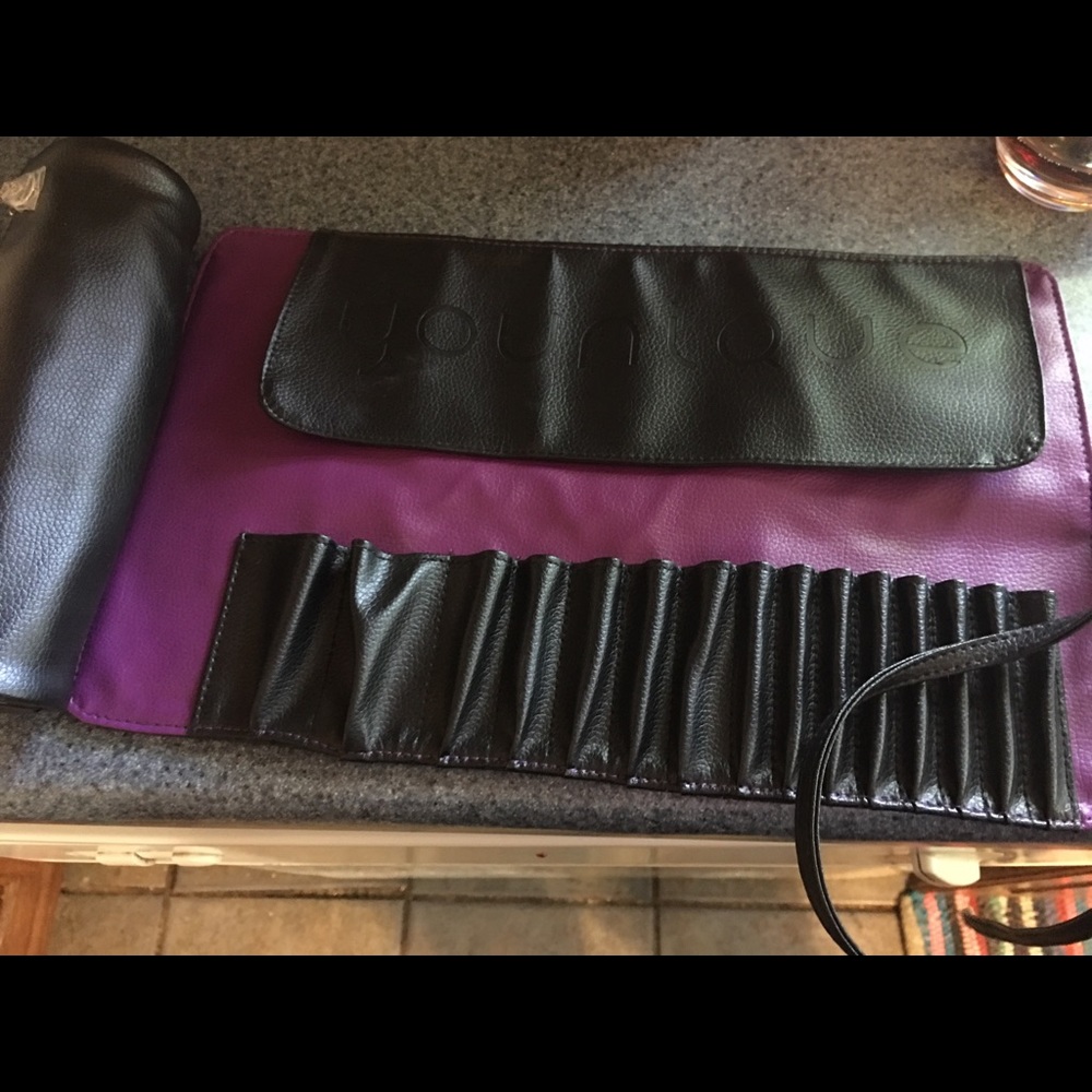Younique Brush Roll!