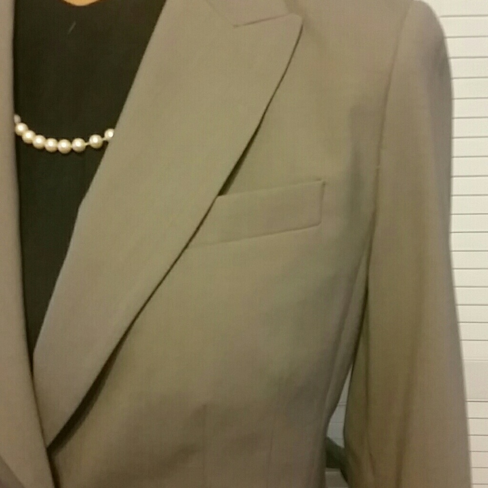 Blazer - Picture 3 of 8