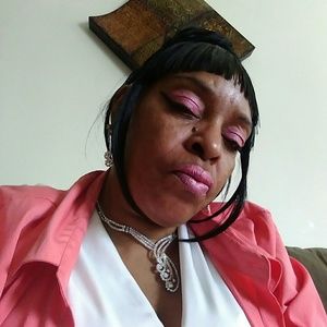 Meet your Posher, Deborah