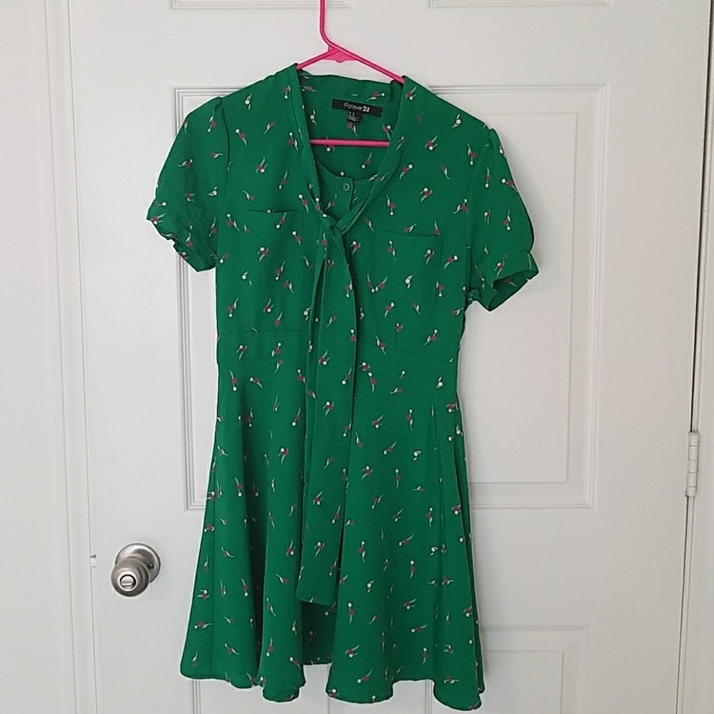 Cute dress with tie