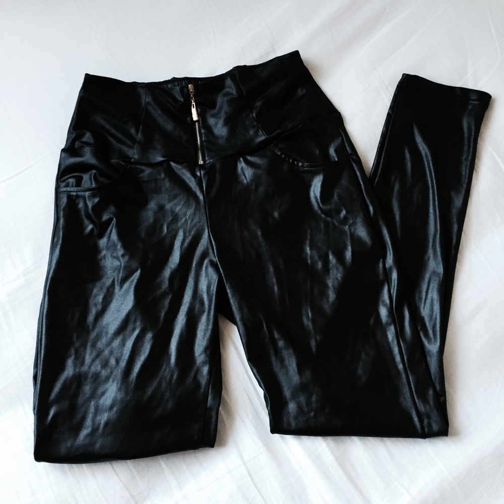 ✖️Leather Look High Waisted Leggings✖️