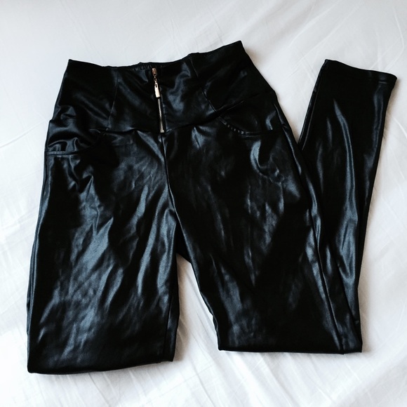 ✖️Leather Look High Waisted Leggings✖️ - Picture 1 of 5