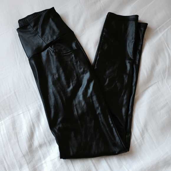 ✖️Leather Look High Waisted Leggings✖️ - Picture 2 of 5