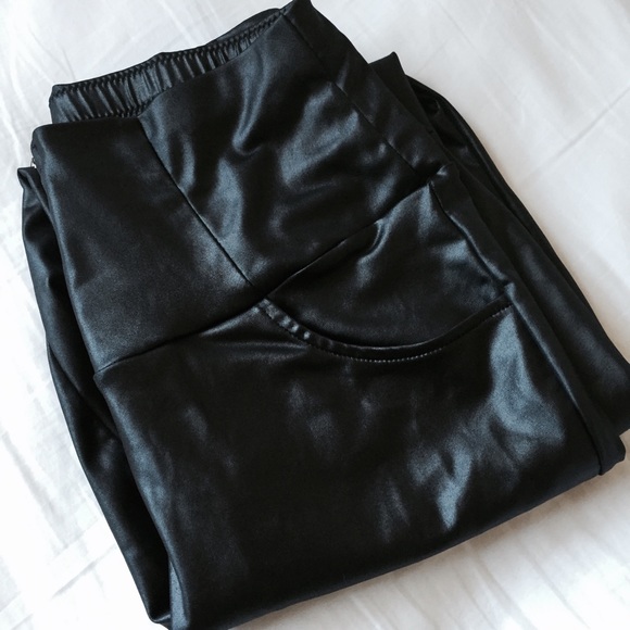 ✖️Leather Look High Waisted Leggings✖️ - Picture 4 of 5