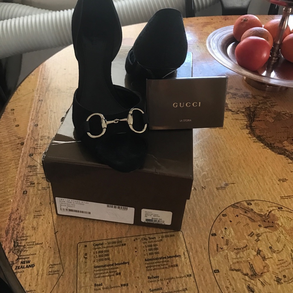 Gucci pumps size 8