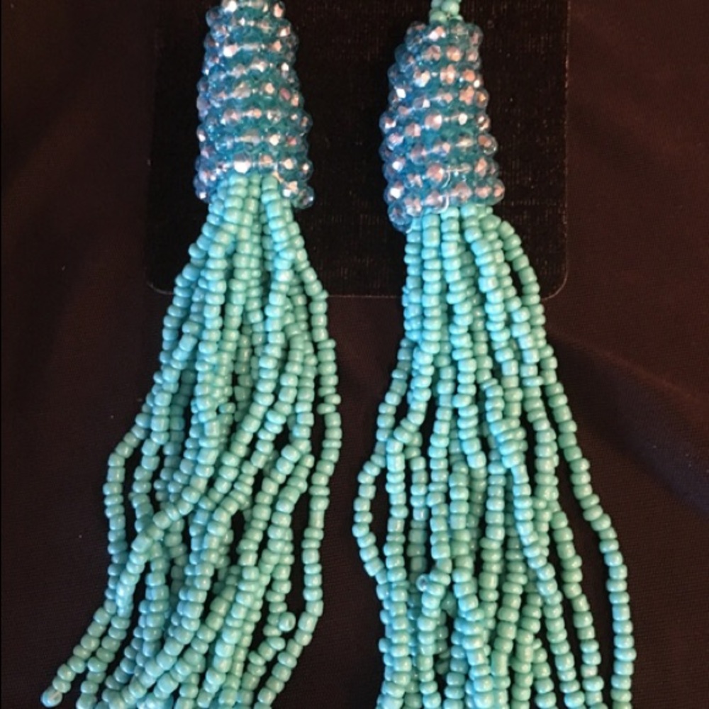 TURQUOISE SHORT BEADED TASSEL CLIP EARRINGS