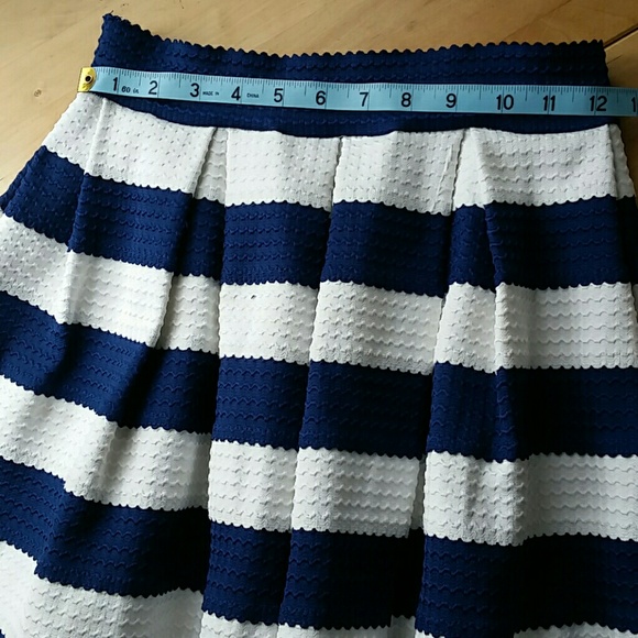 Active USA Pleated Navy & White Striped Mini Skirt - Picture 4 of 7