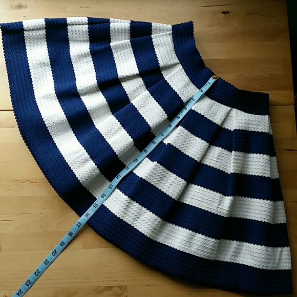 Active USA Pleated Navy & White Striped Mini Skirt - Picture 5 of 7