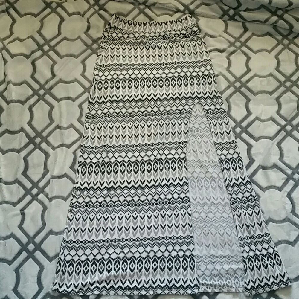American Eagle Outfitters - Picture 1 of 2