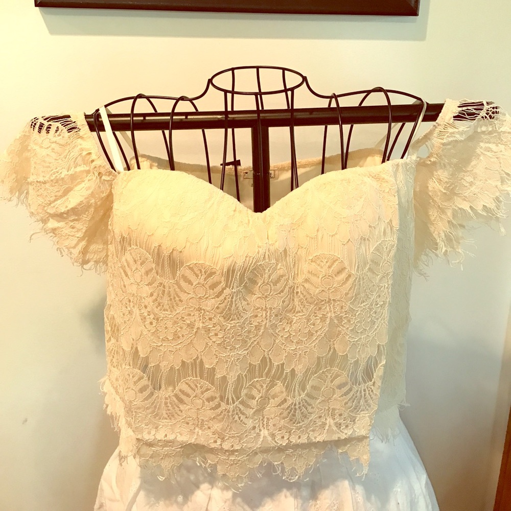 Lace Overlay Cold Shoulder Top M-XL - Picture 3 of 4