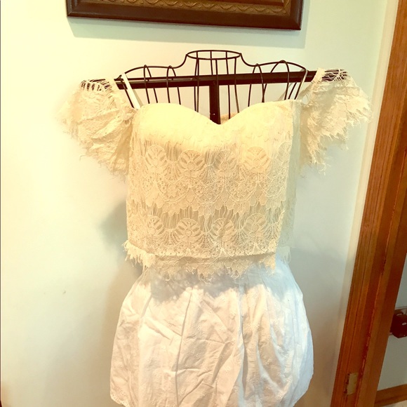 Lace Overlay Cold Shoulder Top M-XL - Picture 4 of 4