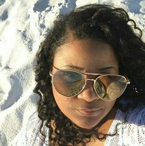 Meet your Posher, Latoya