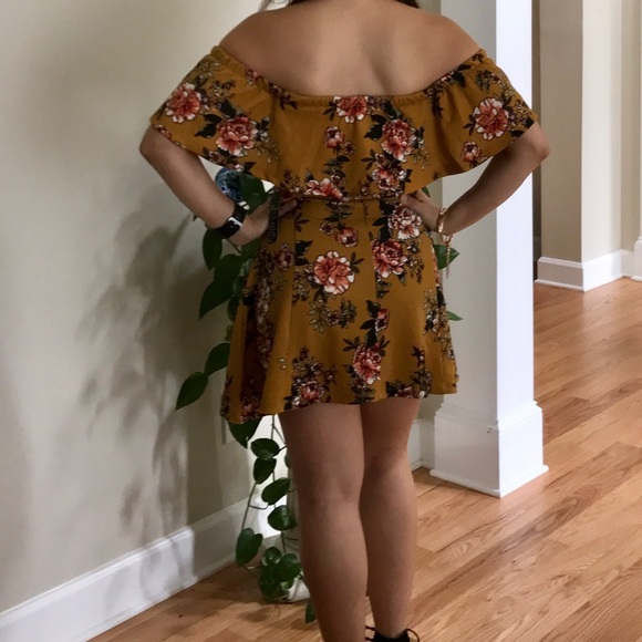 ✅RUFFLED OFF THE SHOULDER DRESS - Picture 4 of 5