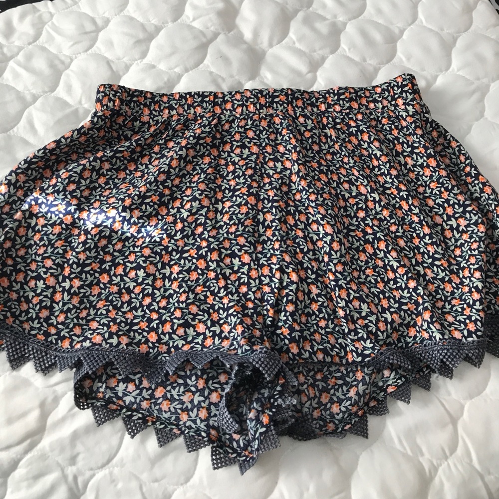 Cute and stylish summer flows shorts!!