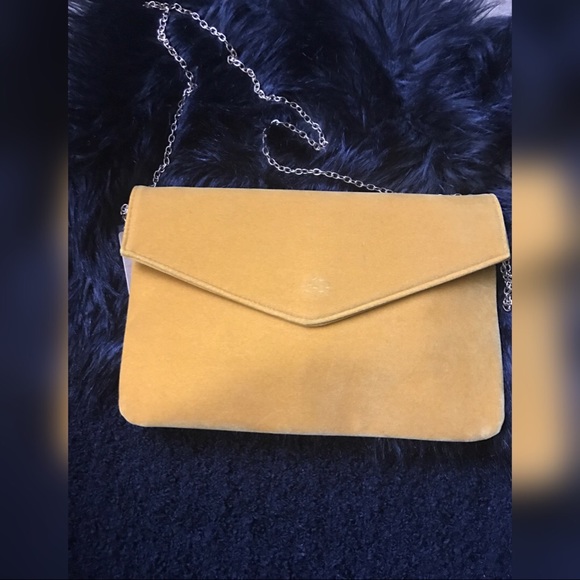 🎉SALE🎉Mustard envelope clutch - Picture 3 of 3