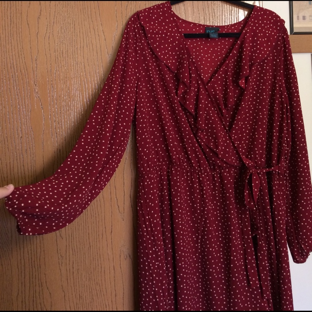 Ruffled red polka-dot skater dress (1X)