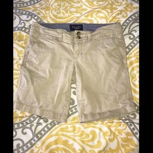 American eagle khaki Bermuda shorts