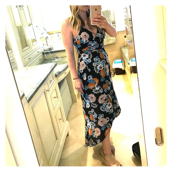 ASTR Dresses & Skirts - Floral Sundress