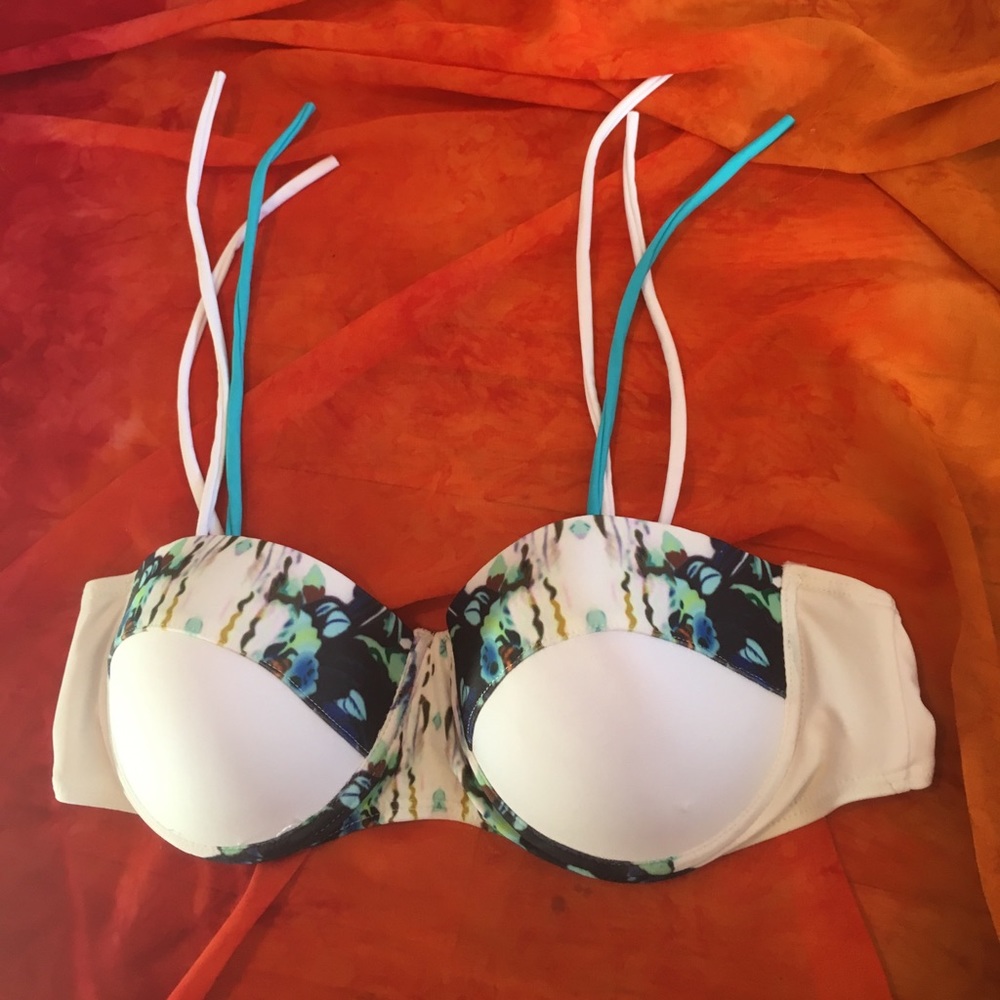 Bathing suit top never before worn