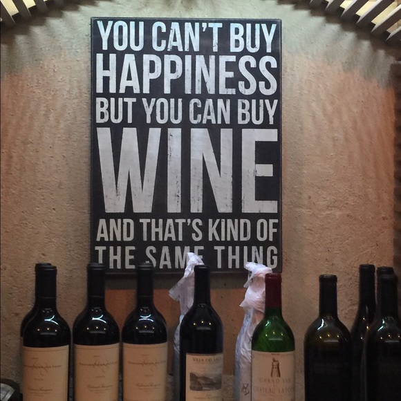 Meet your Posher, Laura 🐝 - Picture 12 of 13