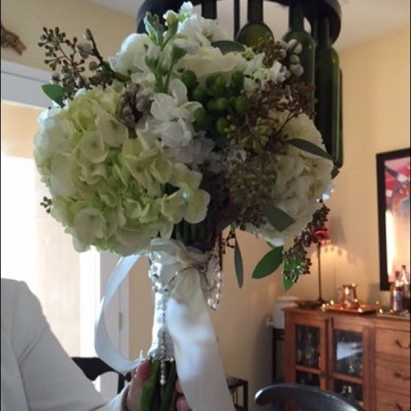 Meet your Posher, Laura 🐝 - Picture 5 of 13