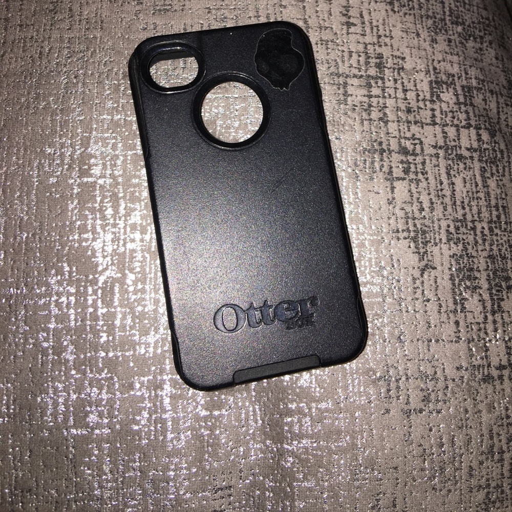 Black otter box iPhone 4