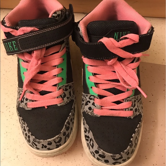 Nike Sneaker - Picture 1 of 6