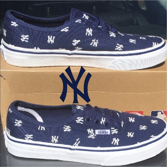 New Vans New York Yankees Sneakers!! ⚾️⚾️⚾️⚾️⚾️⚾️ - Picture 3 of 4