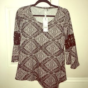 🆕Black&White Patterned Top 🖤