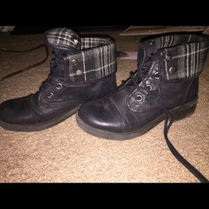 combat boots