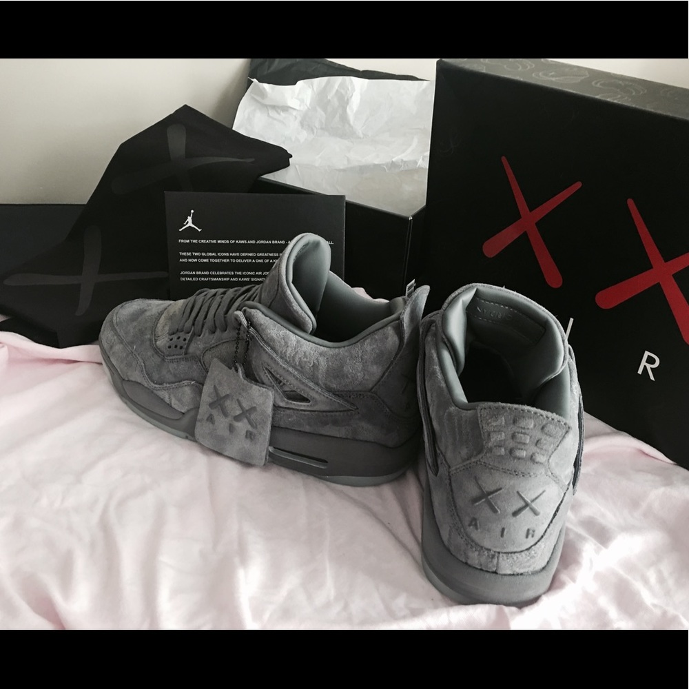 Air Jordan 4 Kaws X