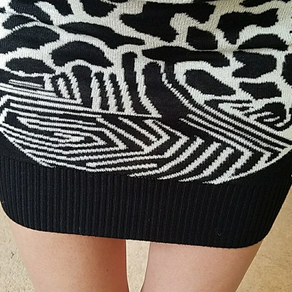 Arden B black and white long sleeve dress - Picture 4 of 5