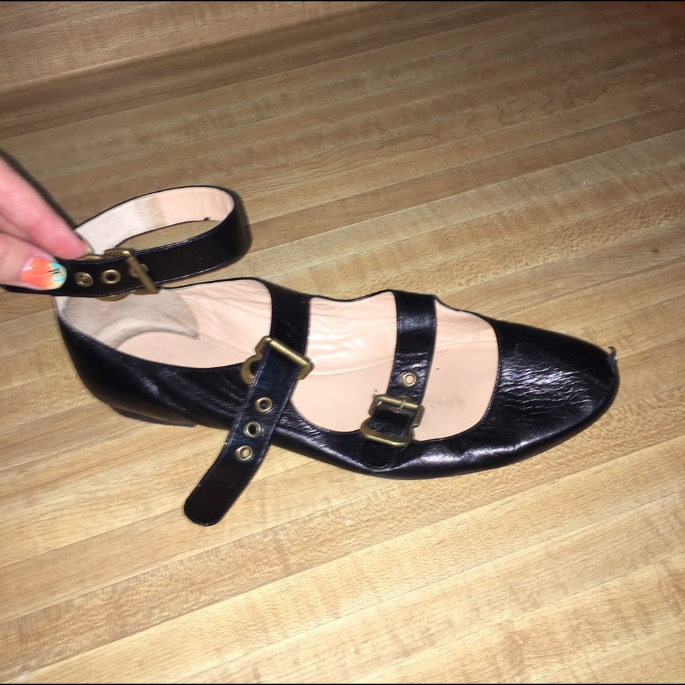 Buckle flats