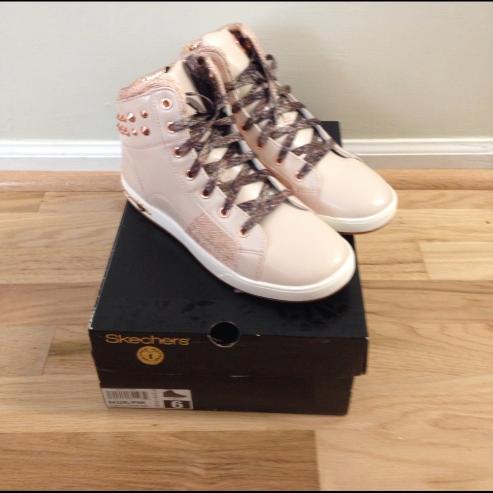 New Skechers shoutouts stud chic girls size 6.