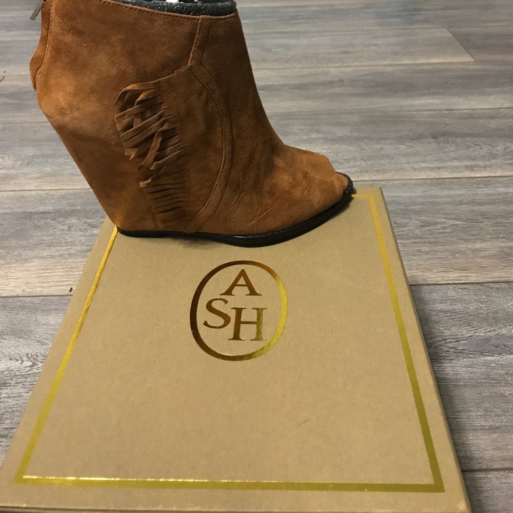 NIB ASH Lynx wedge suede bootie with fringe detail