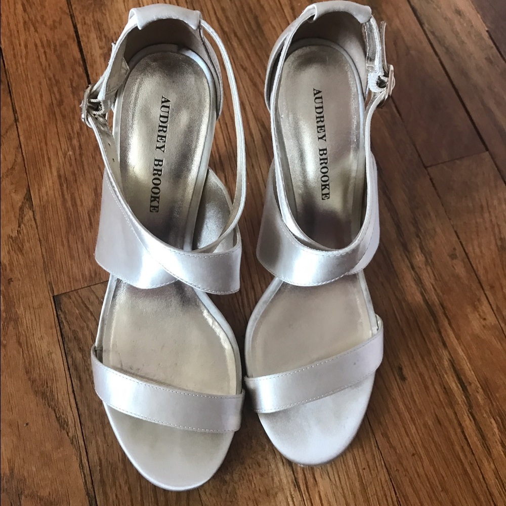 Strappy sandals (dyeable)