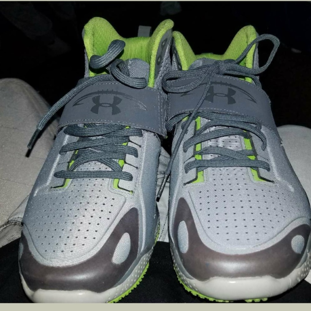 Athletic shoes